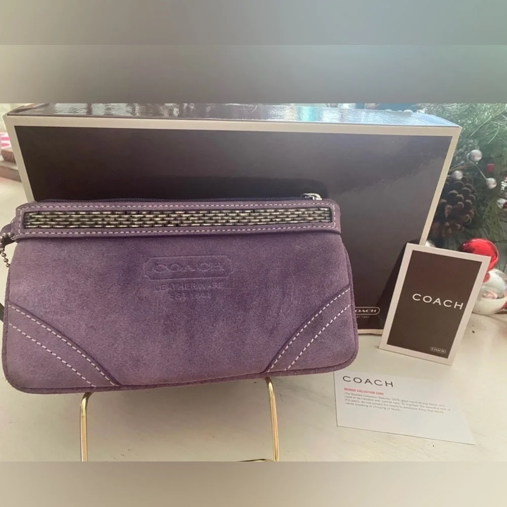 COACH VINTAGE WRISTLET PURPLE SUEDE EST. 1941 SILVER DETAIL ZIPPER - Picture 1 of 4